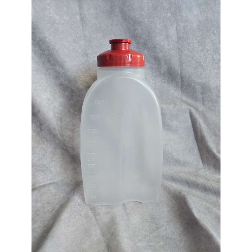 Rubbermaid 2 Qt 64 oz Drink Container Pitcher Drink Bottle w Flip Lid